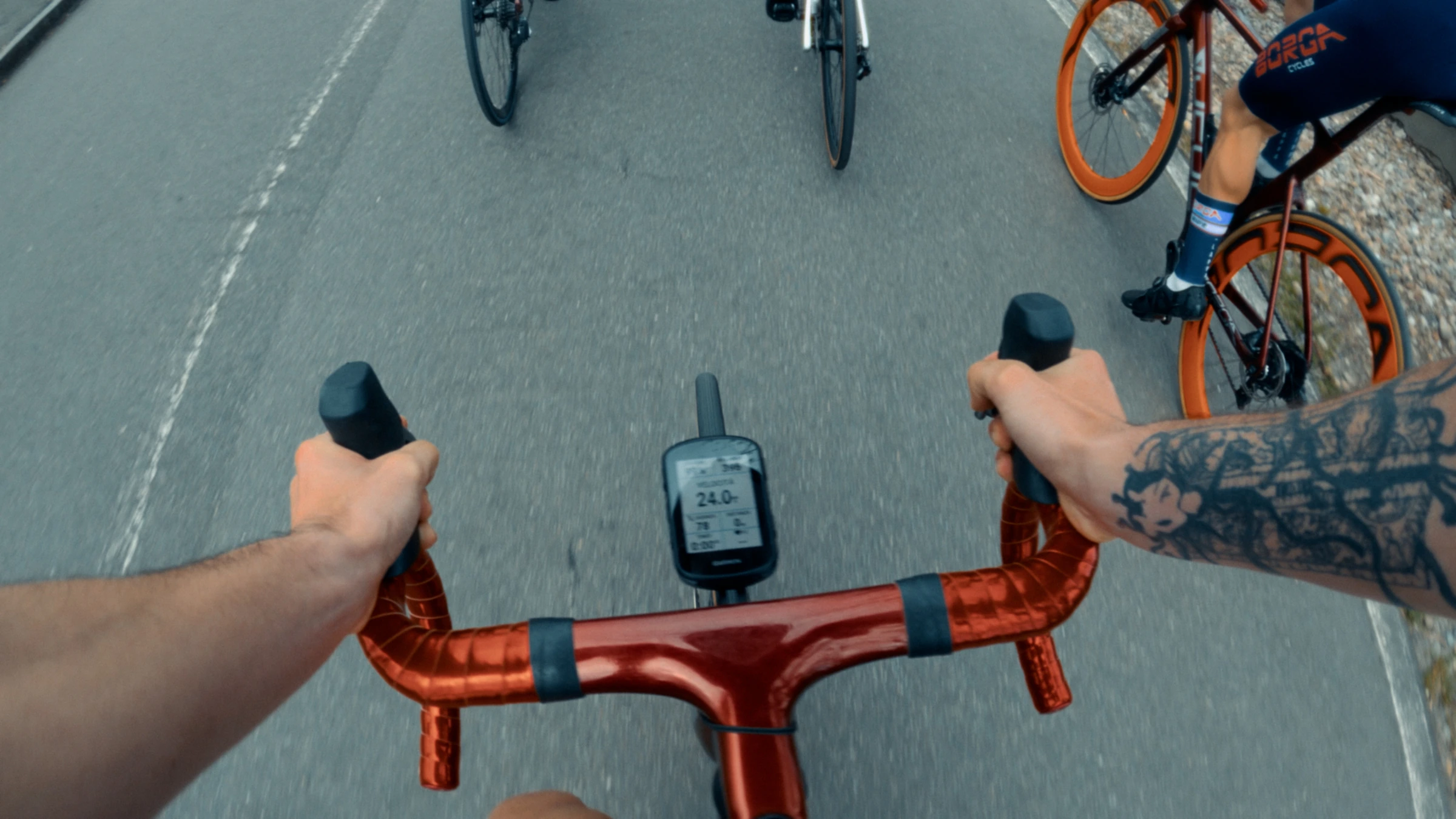 Ripresa in soggettiva dal manubrio della bicicletta